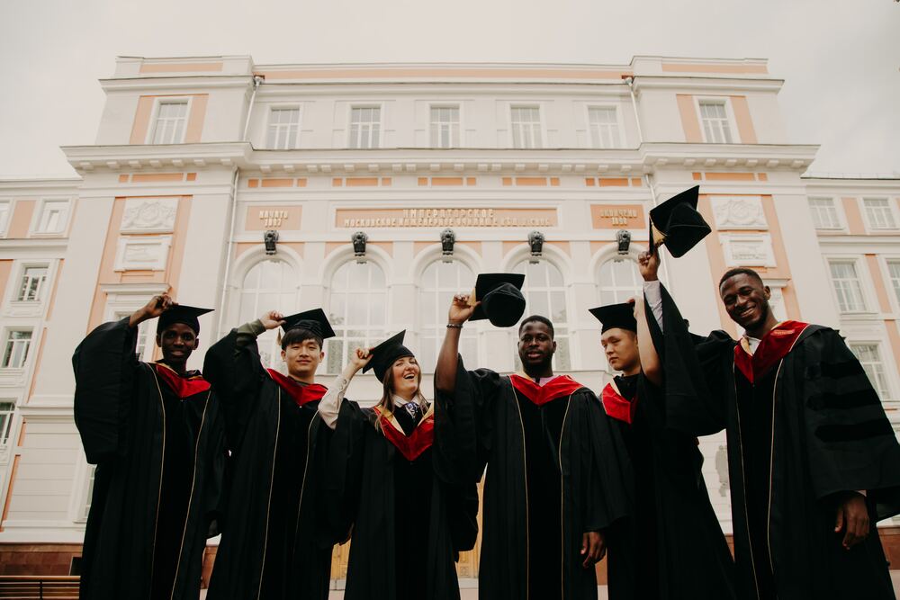 Dlaczego warto przetłumaczyć swoją stronę edukacyjną na co najmniej 5 języków — studenci zagraniczni