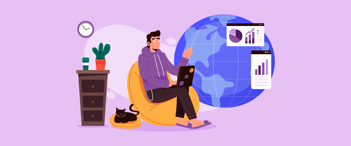 ノートパソコンと地球儀を持って座っている男性。どうやらリモートワークをしているようだ。